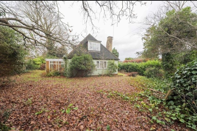 3 bed detached house for sale in Hamilton, Vine Grove, Uxbridge UB10