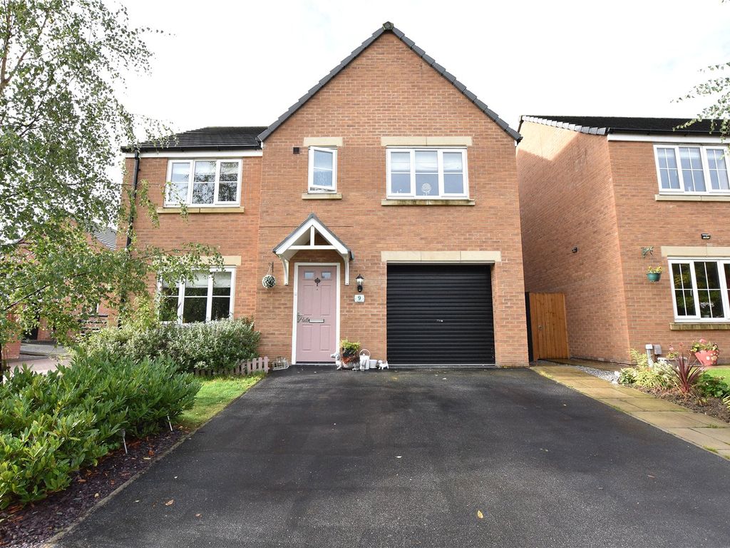 4 bed detached house for sale in Aspen View, Whinmoor, Leeds, West