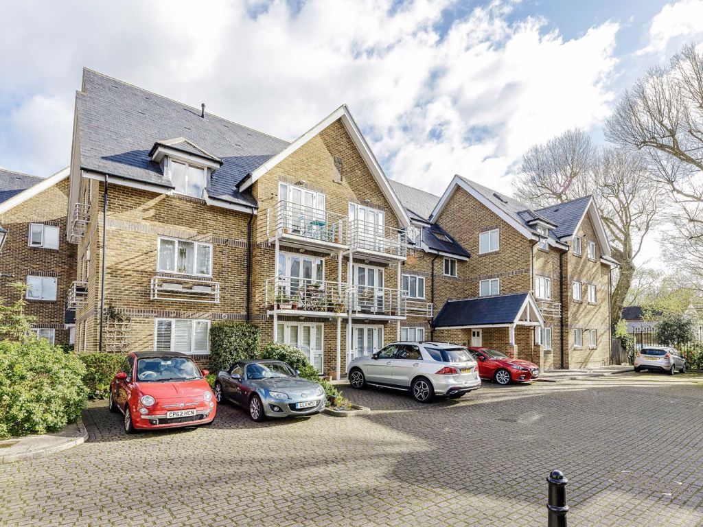2 bed flat to rent in Thames Close, Hampton TW12 Zoopla