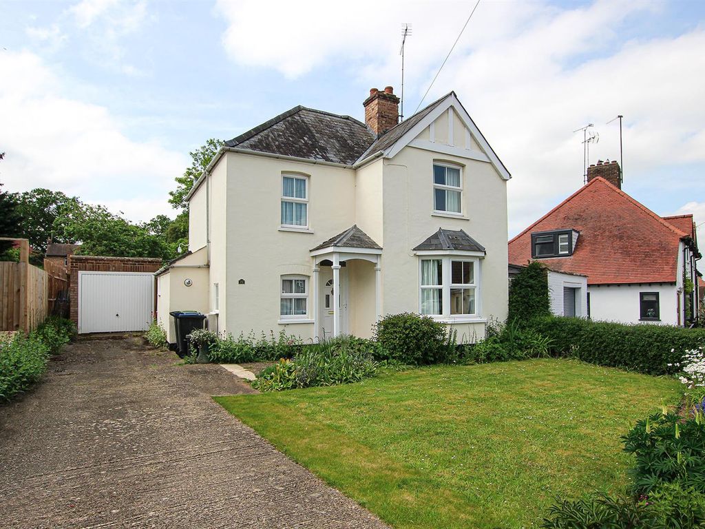 3 bed detached house for sale in Centre Drive, Newmarket CB8, £450,000
