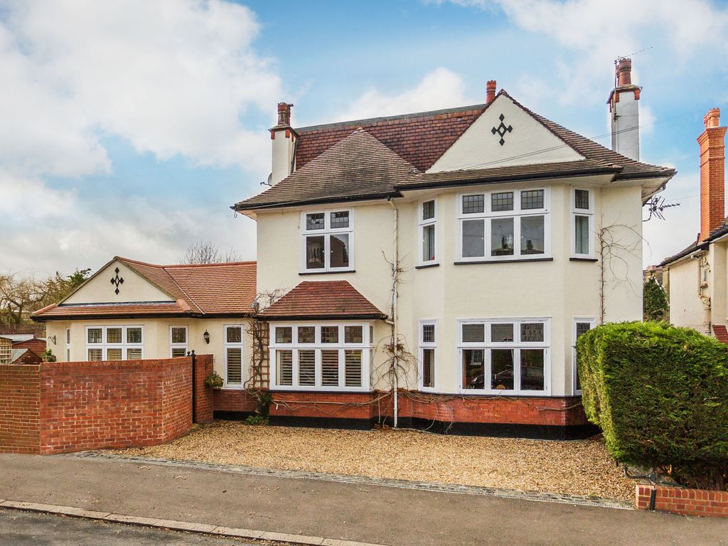 4 bed linkdetached house for sale in Mayfield Road, South Sutton