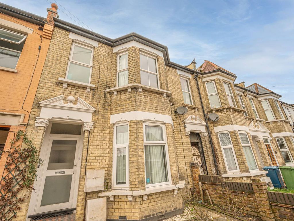 2 bed for sale in Spencer Road, Harrow Weald, Harrow HA3, £