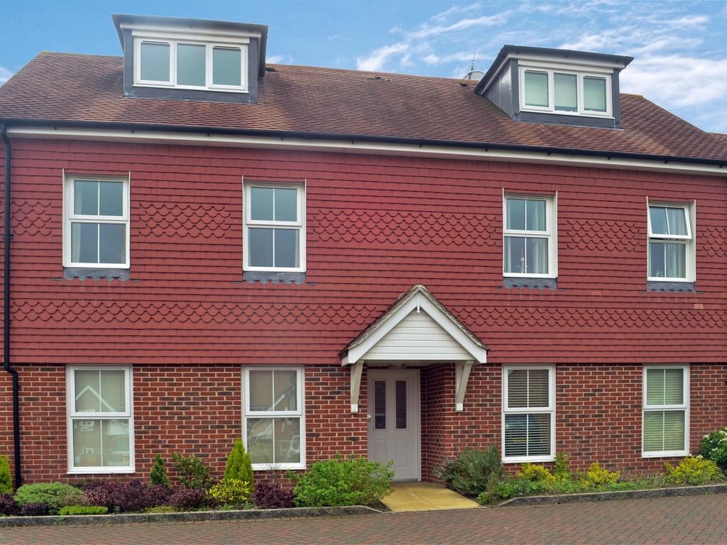 2 bed flat to rent in Linfield Lane, Ashington, Pulborough RH20, £1,050