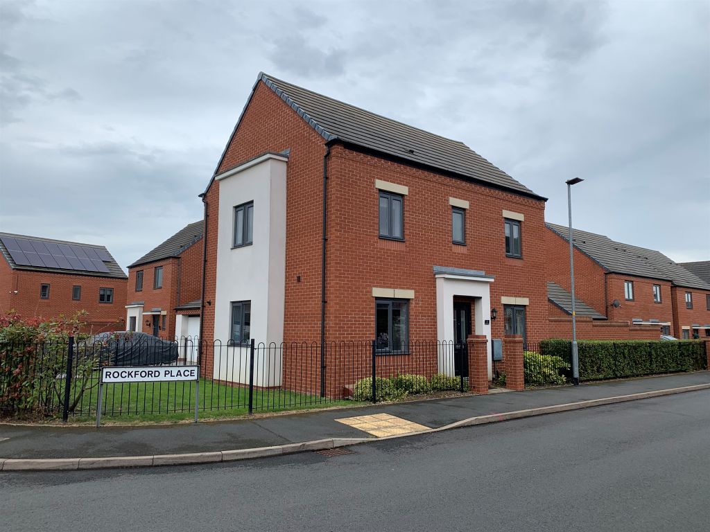 4 bed detached house for sale in Rockford Place, Ettingshall