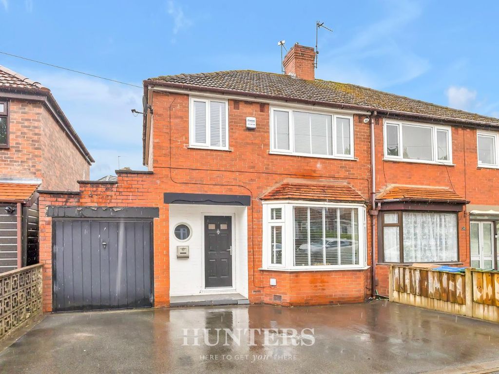 3 bed semidetached house for sale in Parkfield Drive, Middleton