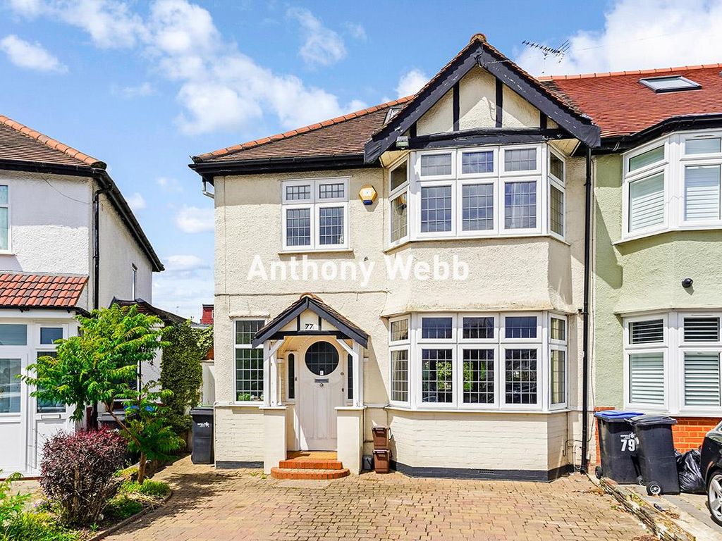 5 bed end terrace house for sale in Munster Gardens, Palmers Green N13