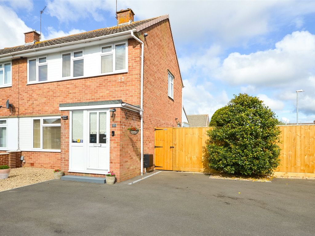 3 bed semidetached house for sale in Northfield Way, Nythe, Swindon