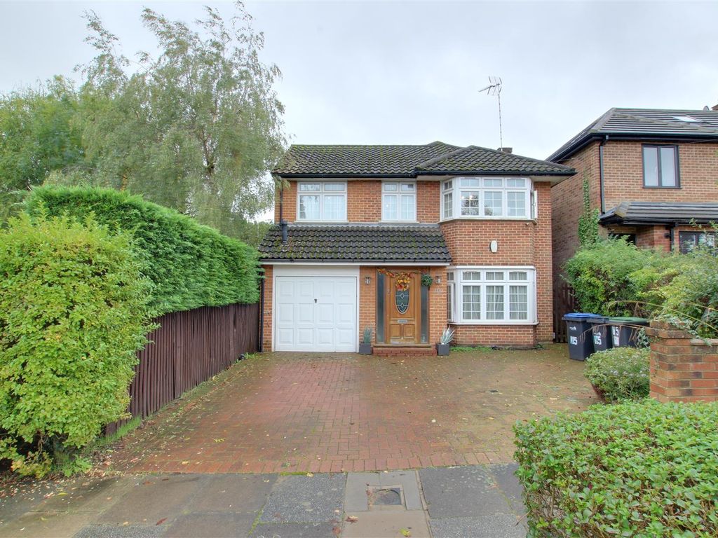 4 bed detached house to rent in Merryhills Drive, Enfield EN2, £3,200