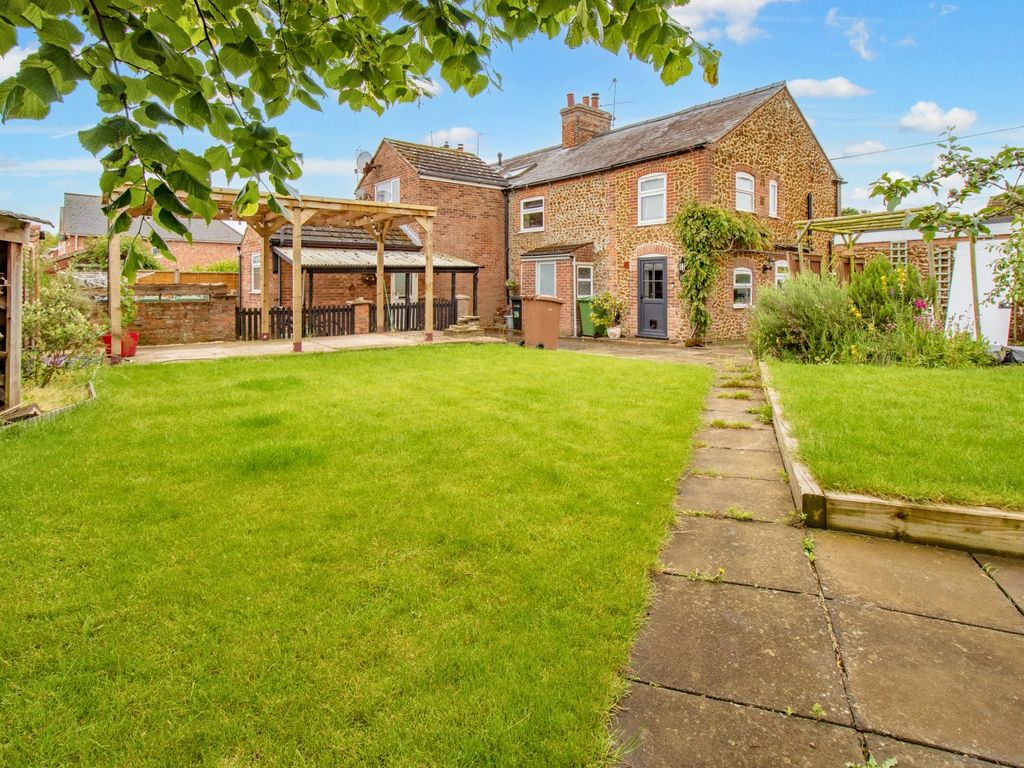 3 bed end terrace house for sale in Park Lane, King's Lynn