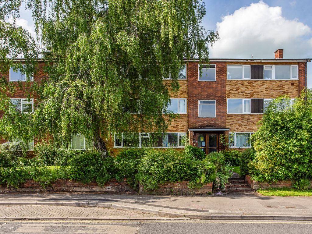 2 bed flat for sale in Clewer Hill Road, Windsor SL4, £275,000 Zoopla