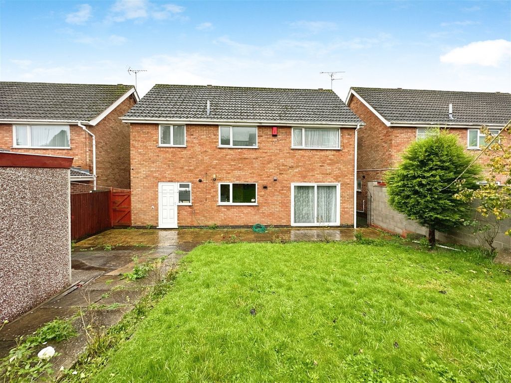 5 bed detached house for sale in Foxcroft Close, Leicester LE3, £