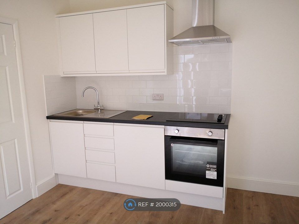 1 bed flat to rent in York Road, Guildford GU1, £1,200 pcm Zoopla