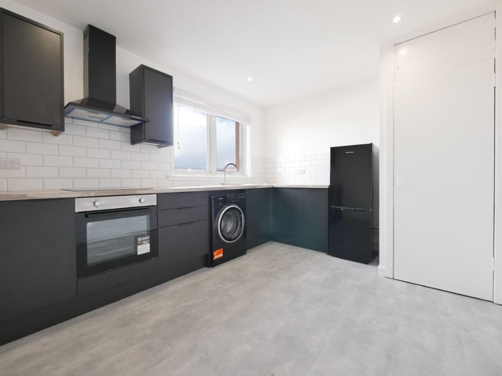 3 bed flat to rent in Yeamans Lane, Lochee West, Dundee DD2, £950 pcm