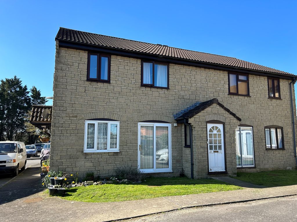 2 bed flat for sale in Meadowcroft, New Road, Gillingham SP8, £110,000