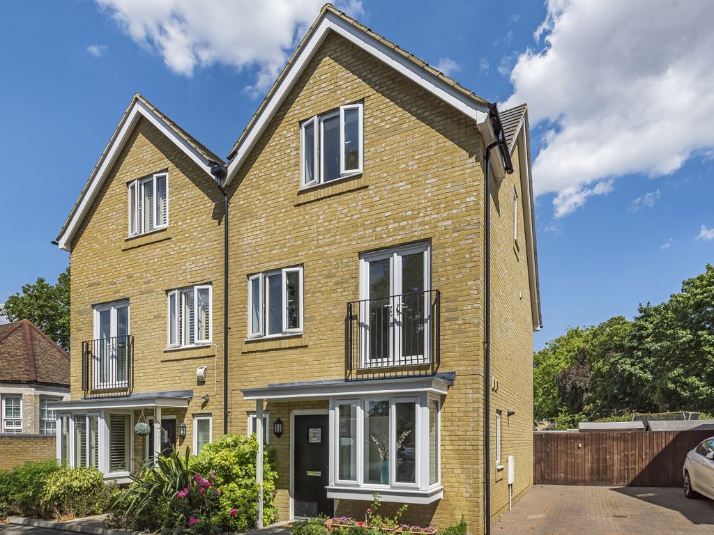 3 bed semidetached house for sale in Martin Drive, Stone, Dartford DA2