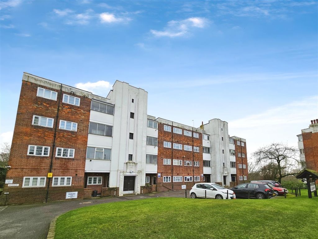 2 bed flat for sale in Aylmer Road, London N2, £335,000 Zoopla