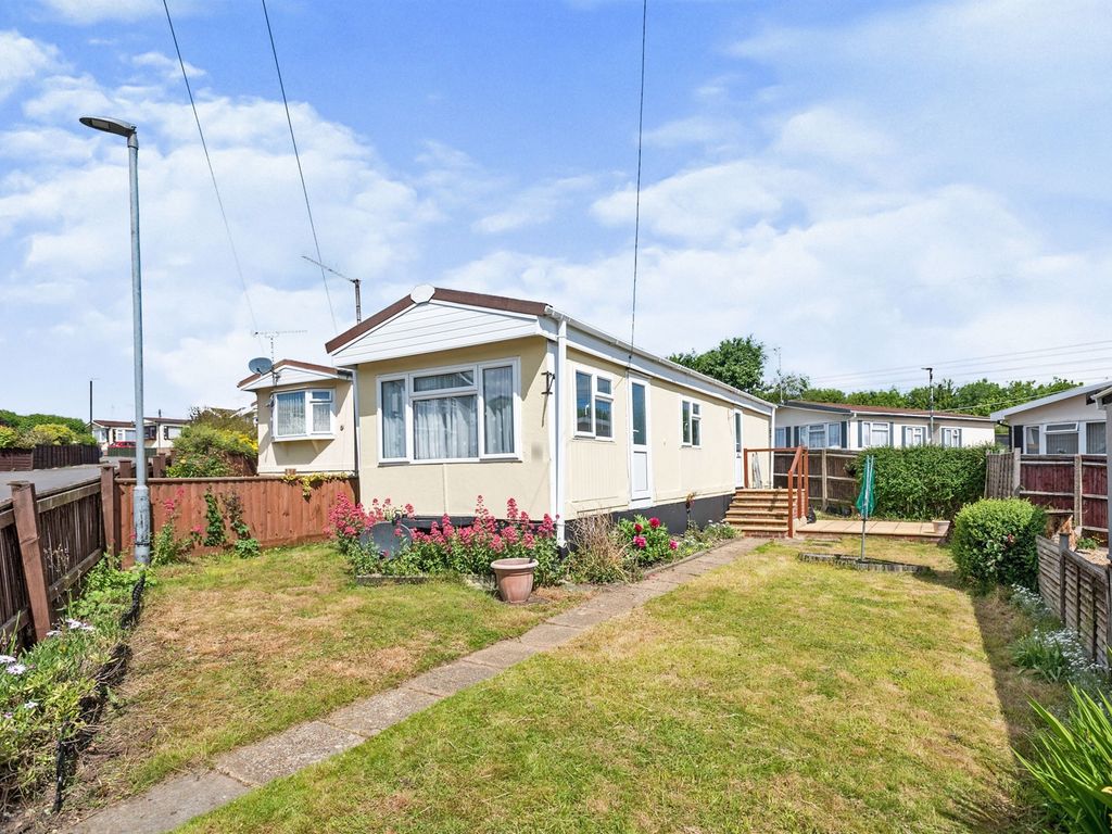 2 bed mobile/park home for sale in Beverley Hills Park, Amesbury