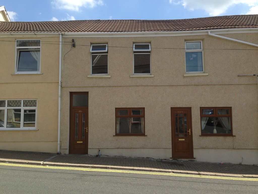 2 bed flat to rent in Top Flat, Picton Street, Maesteg, Bridgend. CF34