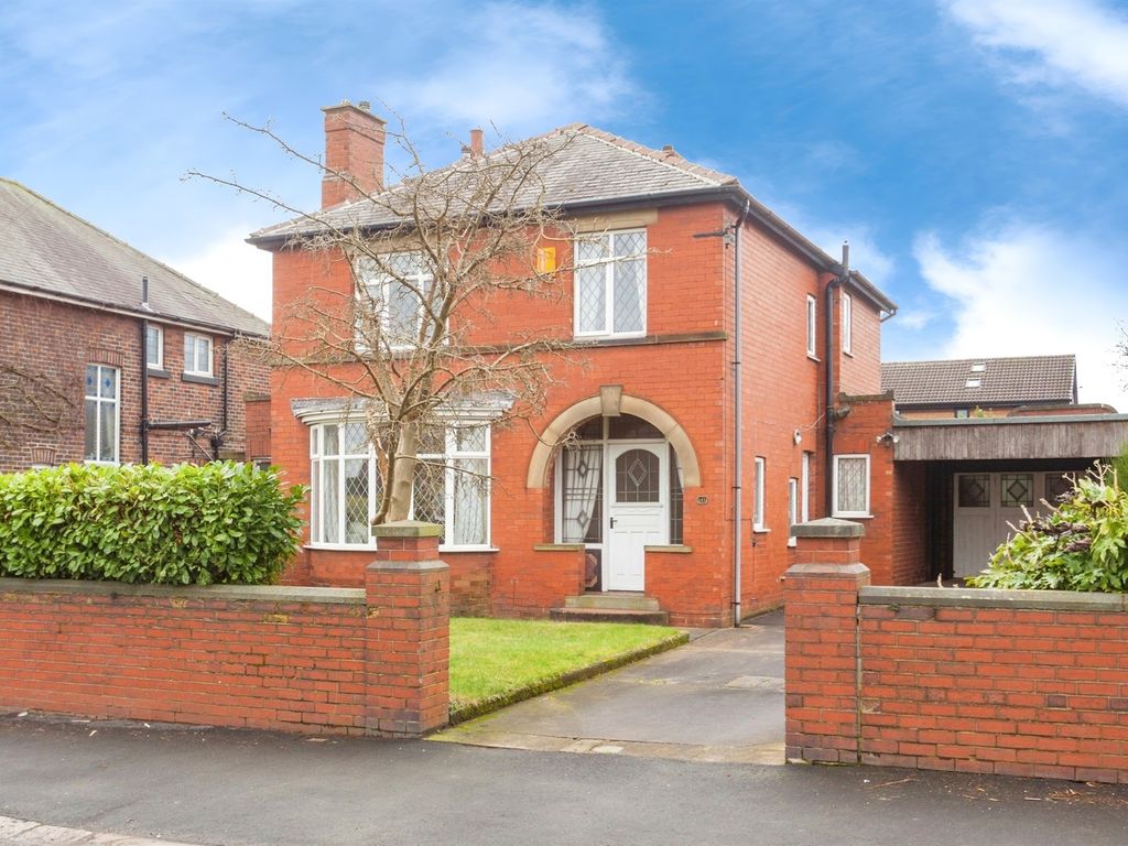 3 bed detached house for sale in Kingsway, Ossett WF5, £425,000 Zoopla