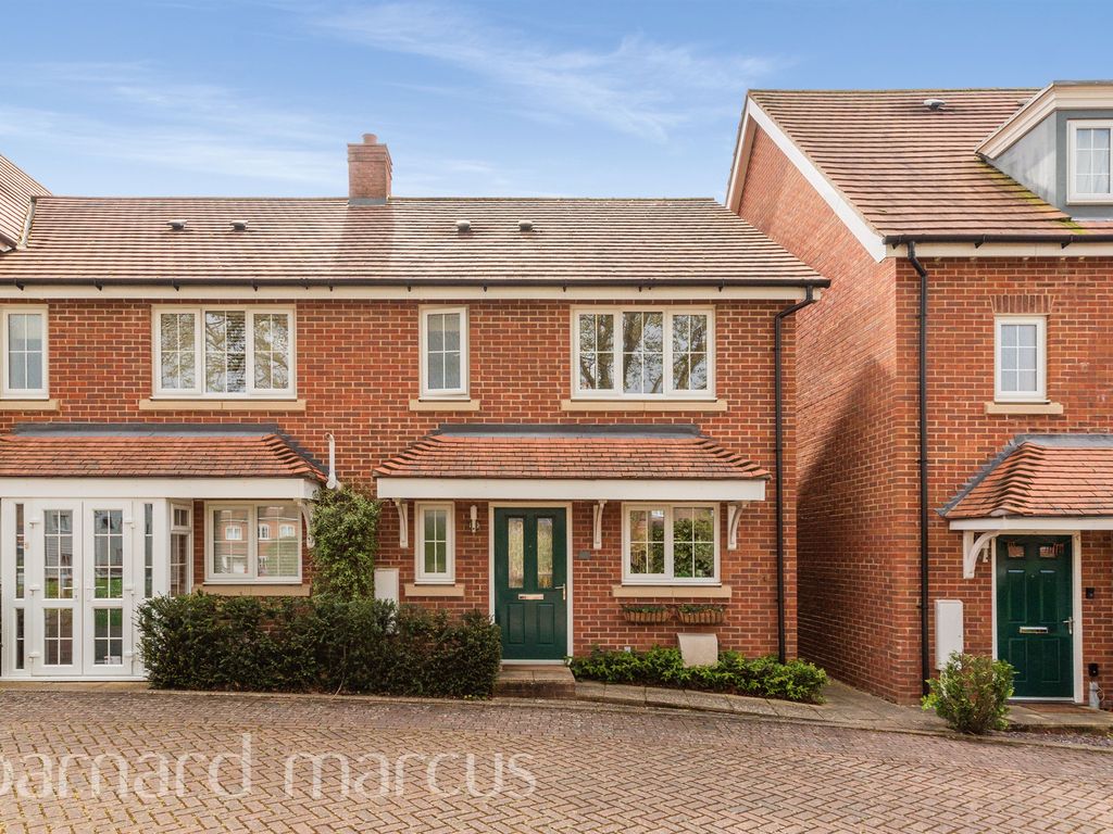 3 bed end terrace house for sale in Metcalfe Avenue, Carshalton SM5, £