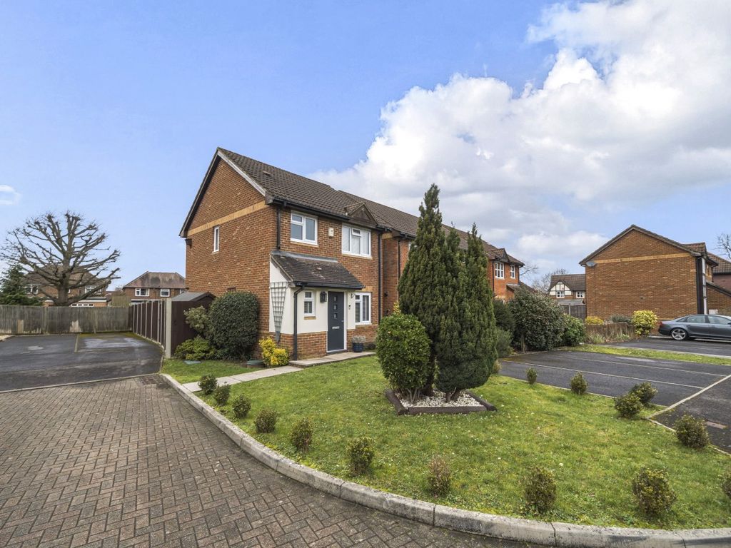 3 bed detached house for sale in Parish Close, Ash, Surrey GU12, £
