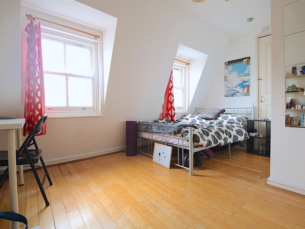 2 bed flat to rent in Mile End Road, London E1, £2,000 pcm Zoopla