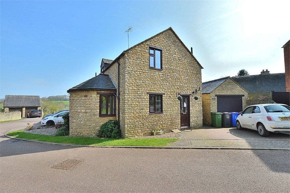 3 bed mews house to rent in Manor Court, Cogenhoe, Northampton NN7, £