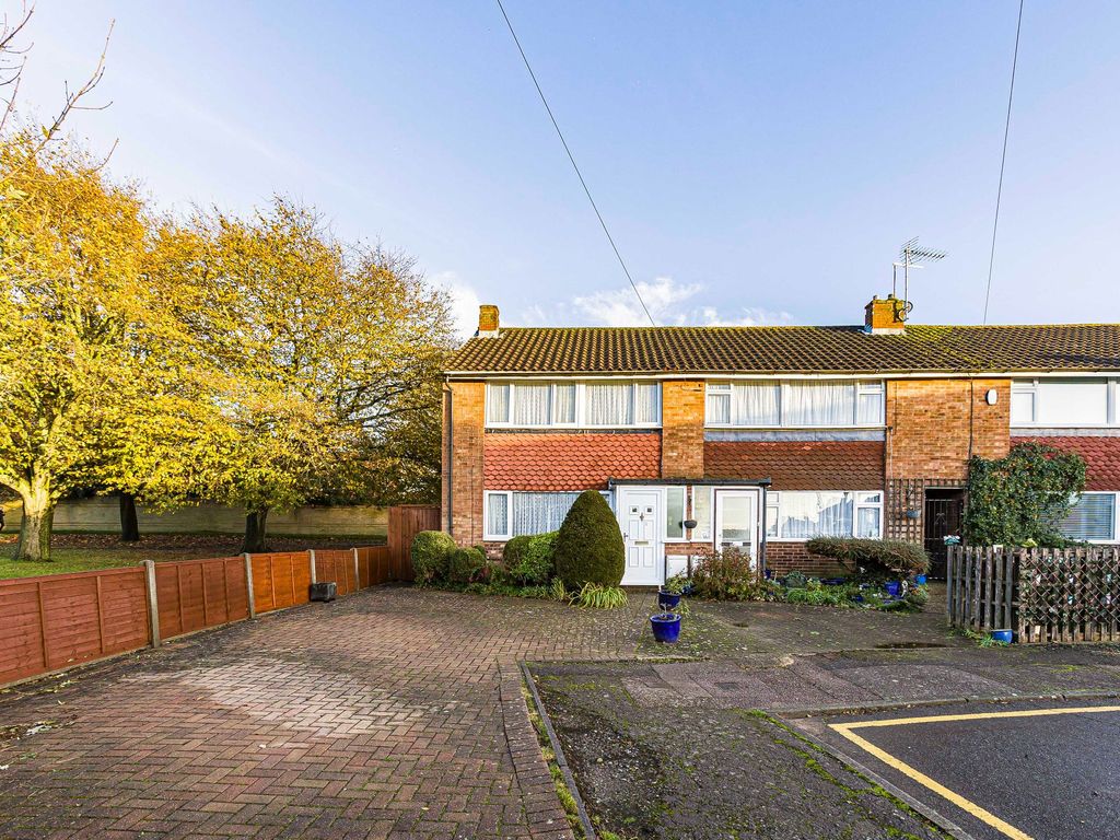 3 bed terraced house for sale in Otways Close, Potters Bar EN6, £