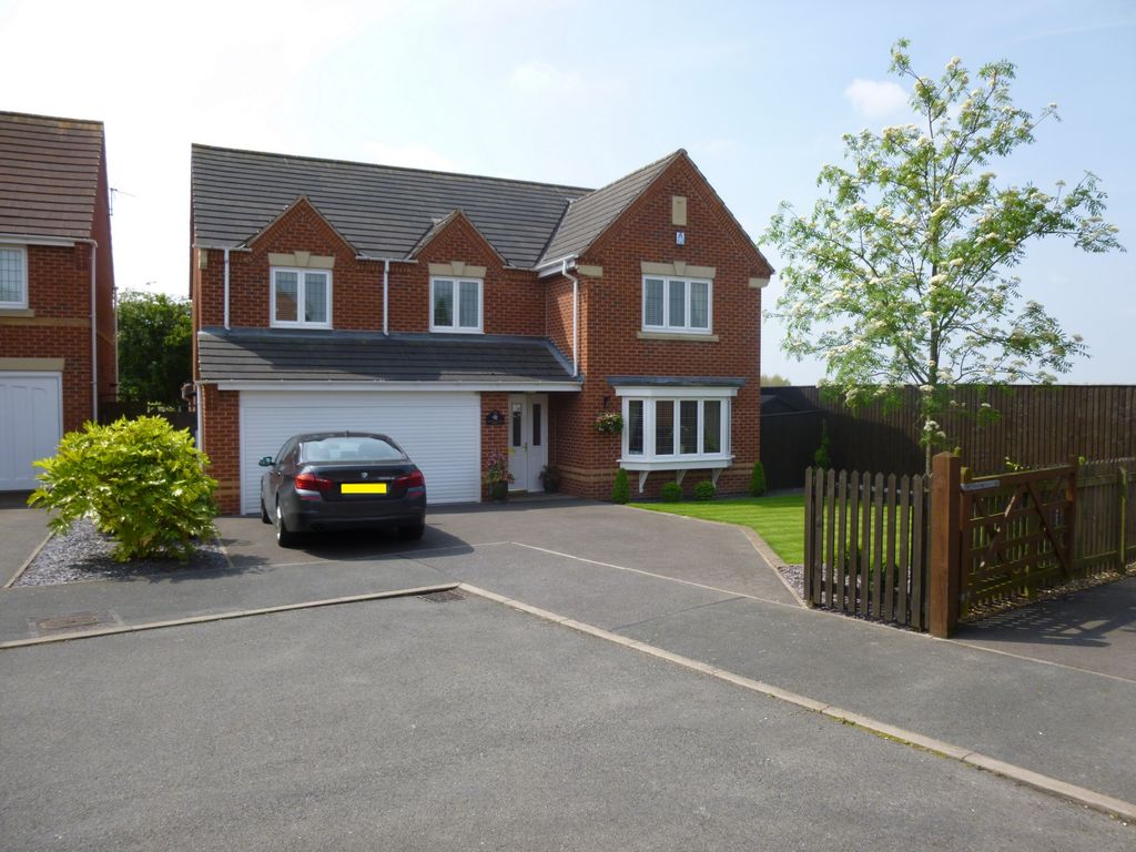 5 bed detached house for sale in Queen Victoria Drive, Swadlincote DE11