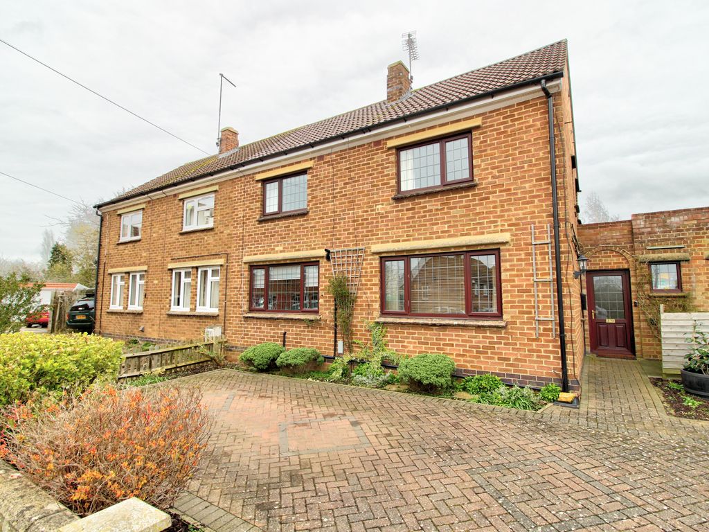 3 bed semidetached house for sale in Highfield Way, Yardley Hastings