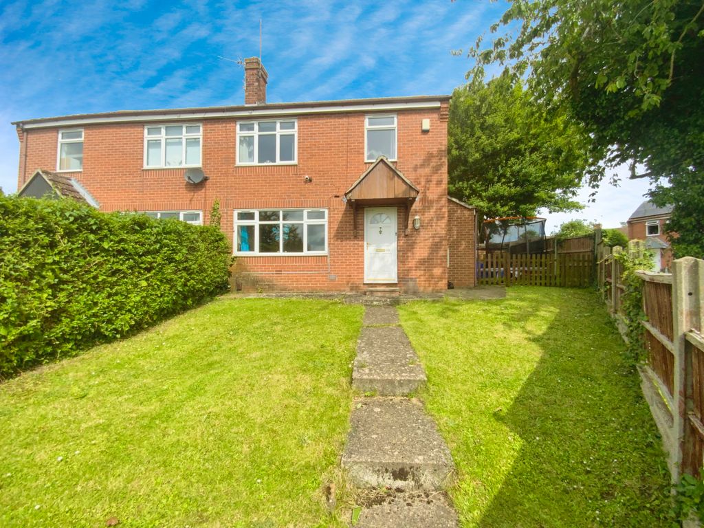 3 bed semidetached house for sale in Long Street, Great Gonerby