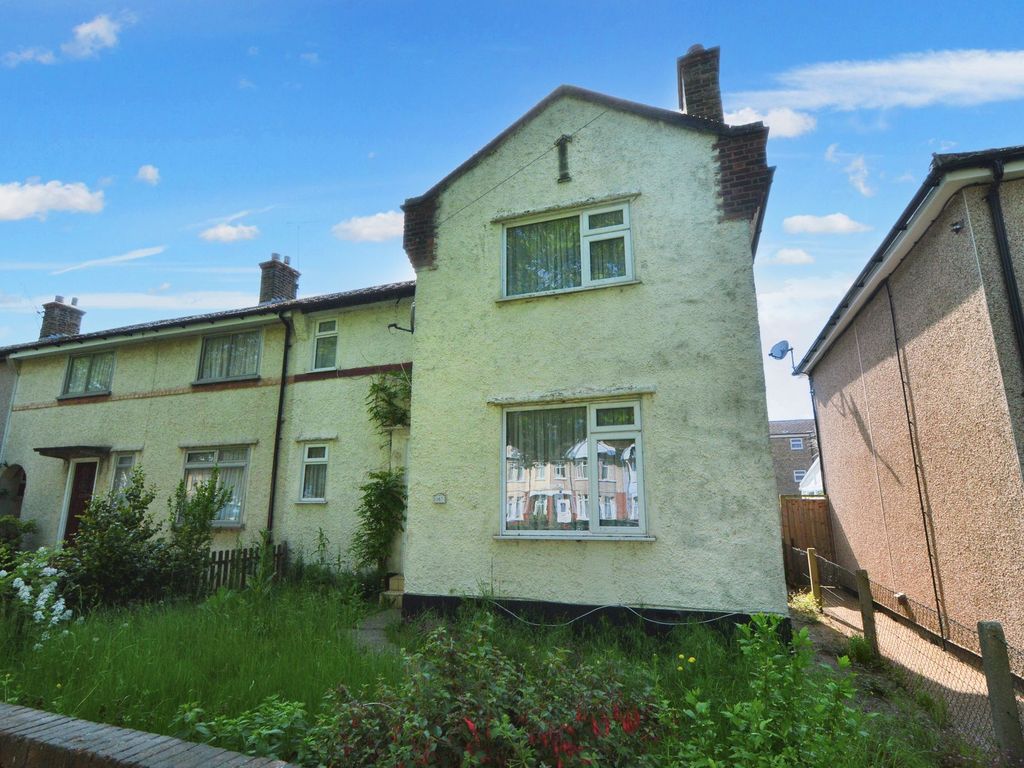 3 bed end terrace house for sale in Bournemouth Park Road, SouthendOn