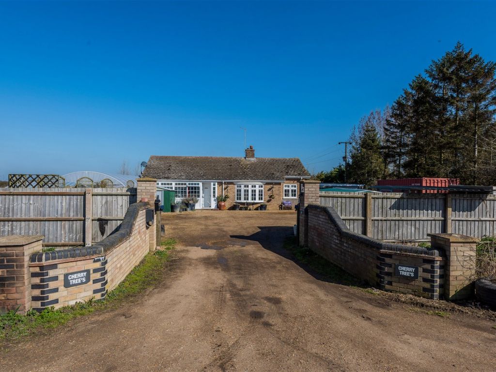 3 bed bungalow for sale in Cherrytrees, Willingham, Cambridgeshire Sat