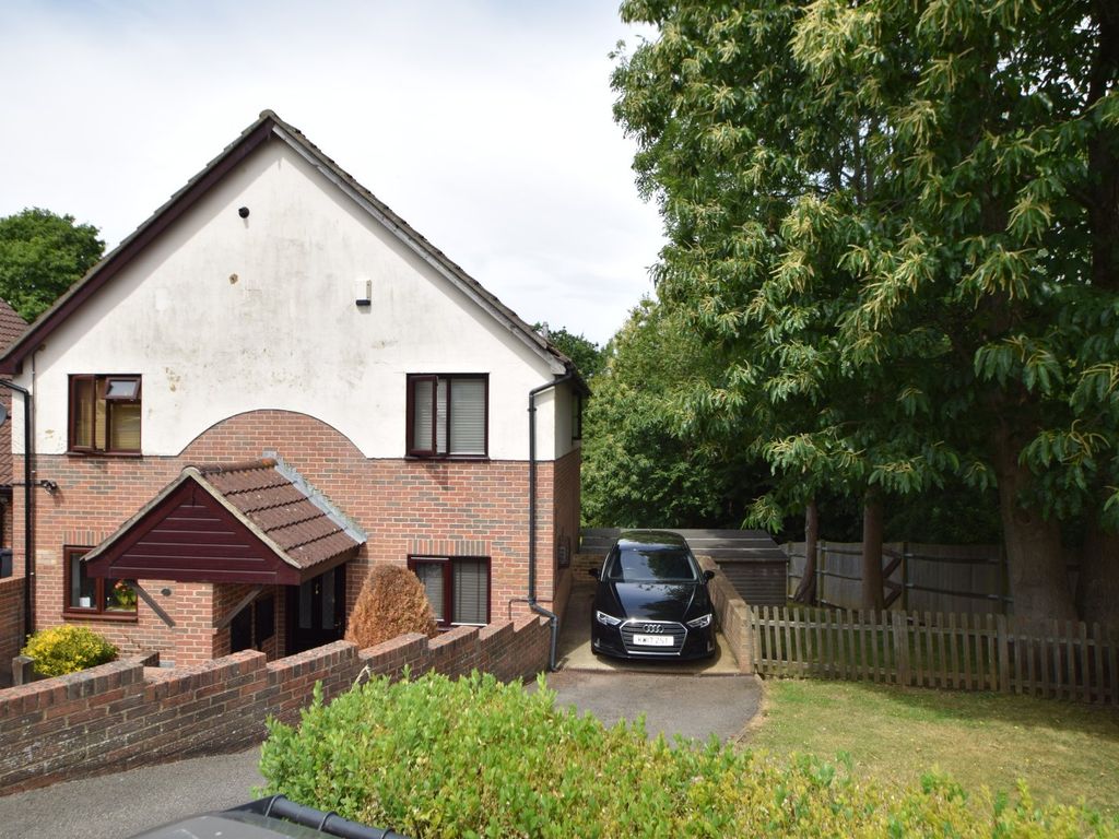2 bed semidetached house for sale in Alexandra Glen, Walderslade Woods