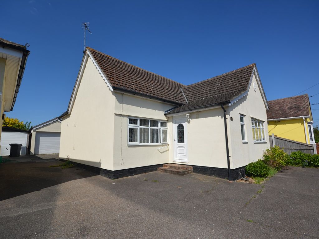 2 bed bungalow to rent in Jubilee Avenue, Broomfield, Chelmsford CM1