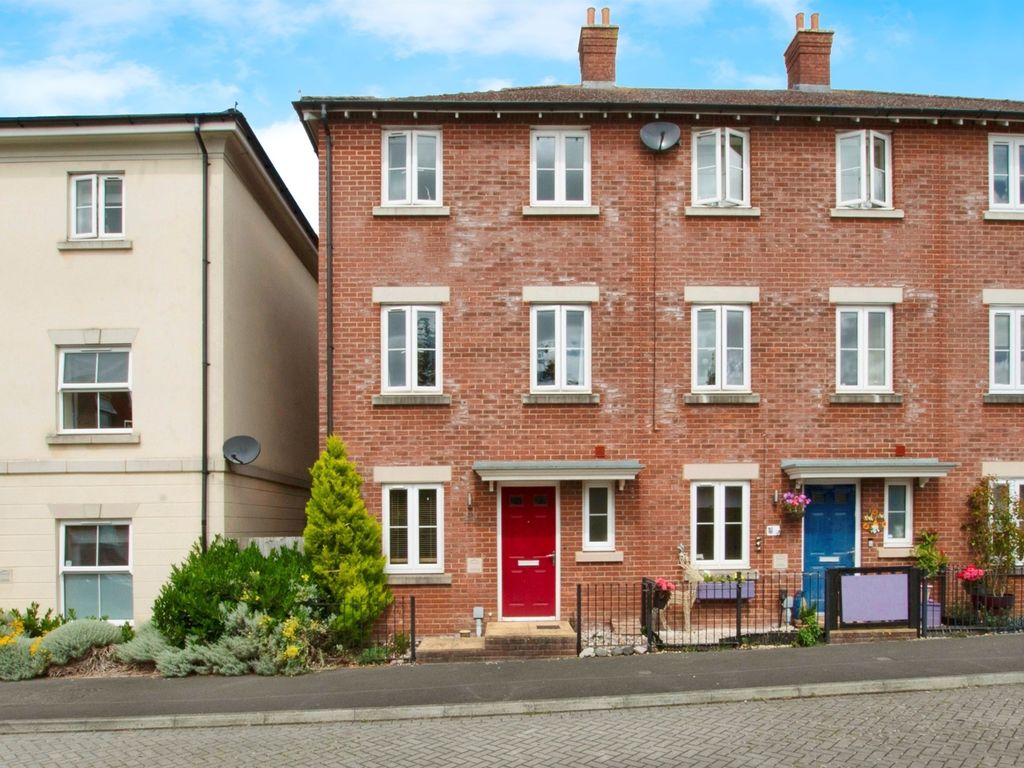 4 bed town house for sale in Turnpike Road, Andover SP11, £350,000 Zoopla