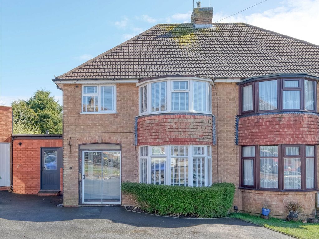 4 bed semidetached house for sale in Mason Close, Headless Cross