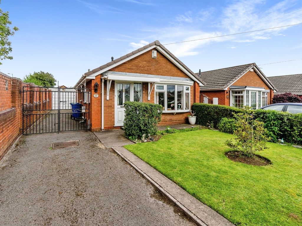 2 bed detached bungalow for sale in Stoneyfields Close, Cannock WS11, £