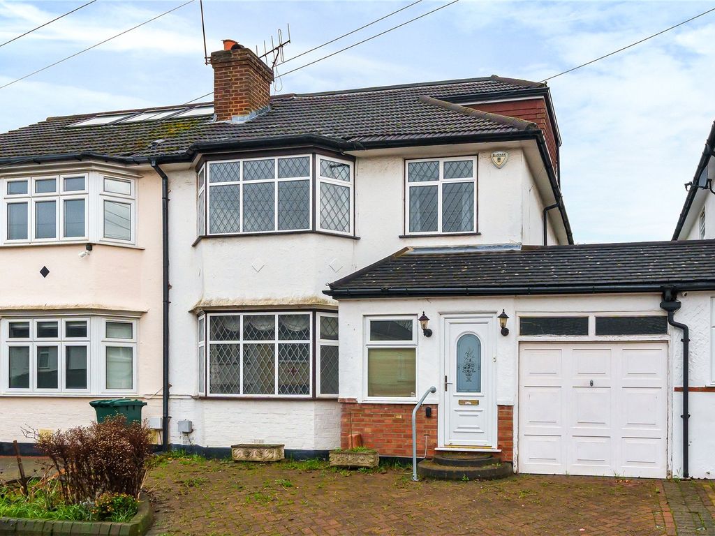 4 bed semidetached house for sale in Alverstone Avenue, East