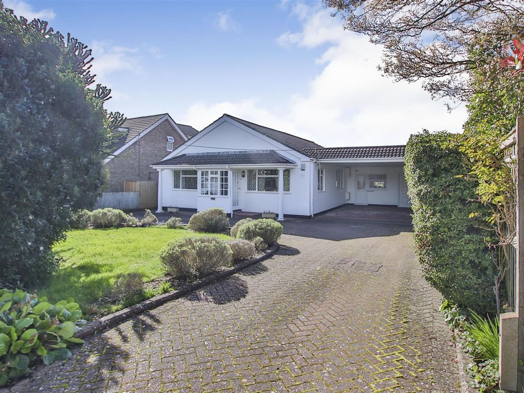 3 bed detached bungalow for sale in St. Johns Road, Locks Heath