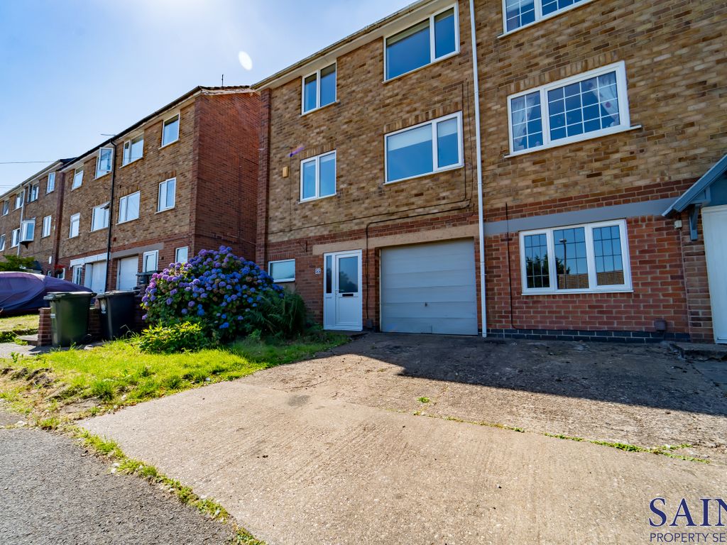 3 bed semidetached house to rent in Chesterfield Avenue, Gedling NG4