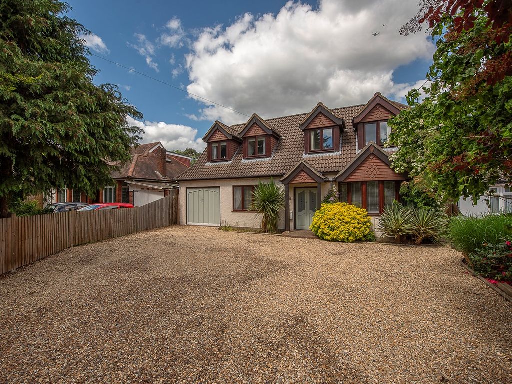 4 bed chalet for sale in Green Lane, Shepperton TW17, £865,000 Zoopla