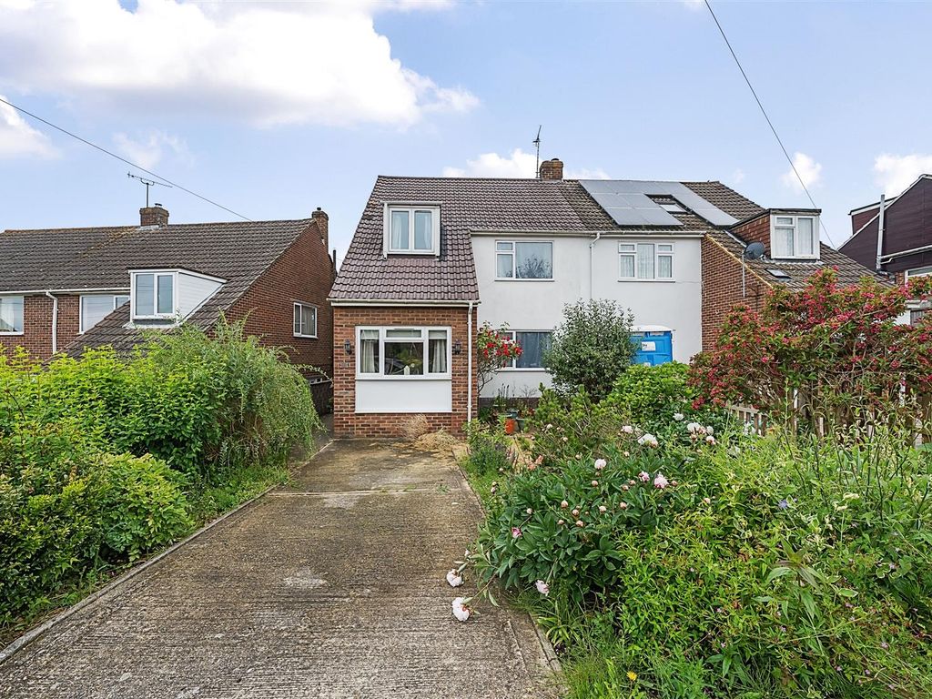 4 bed semidetached house for sale in Melrose Gardens, Arborfield Cross