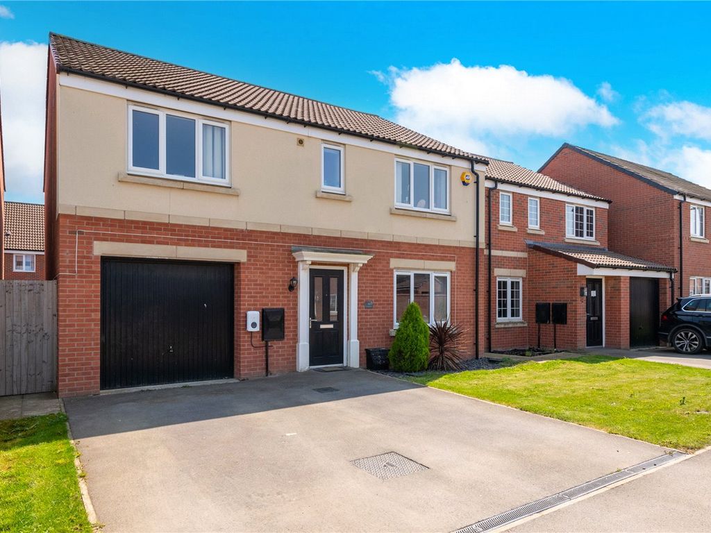 5 bed detached house for sale in Whittle Road, Holdingham, Sleaford