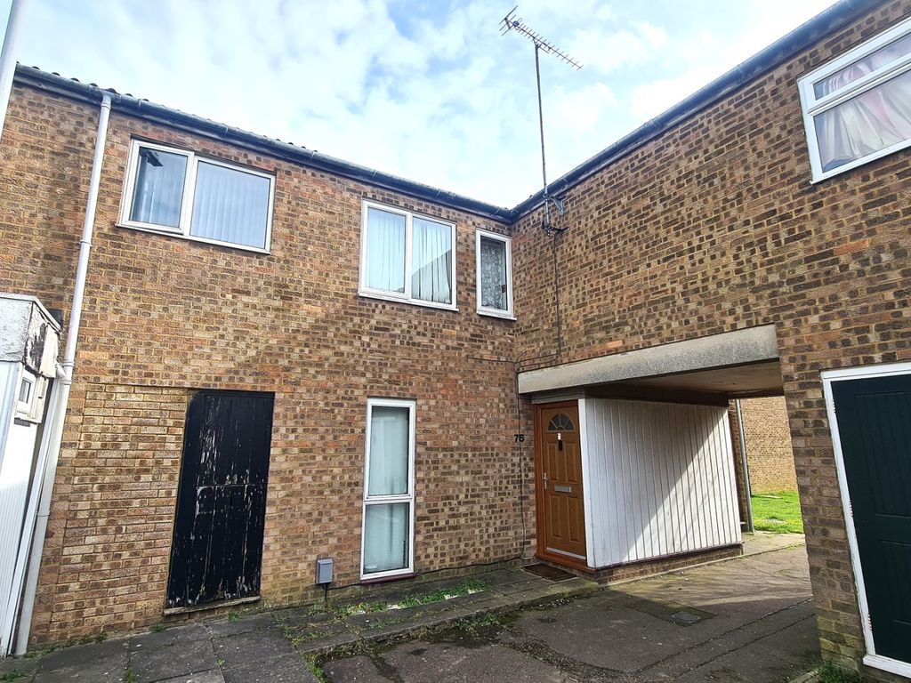 4 bed terraced house for sale in Winchester Gardens, Luton
