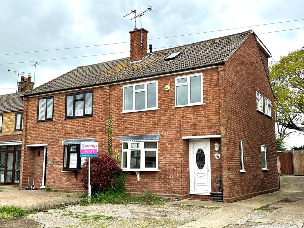 4 bed semidetached house to rent in Abbotts Drive, StanfordLeHope