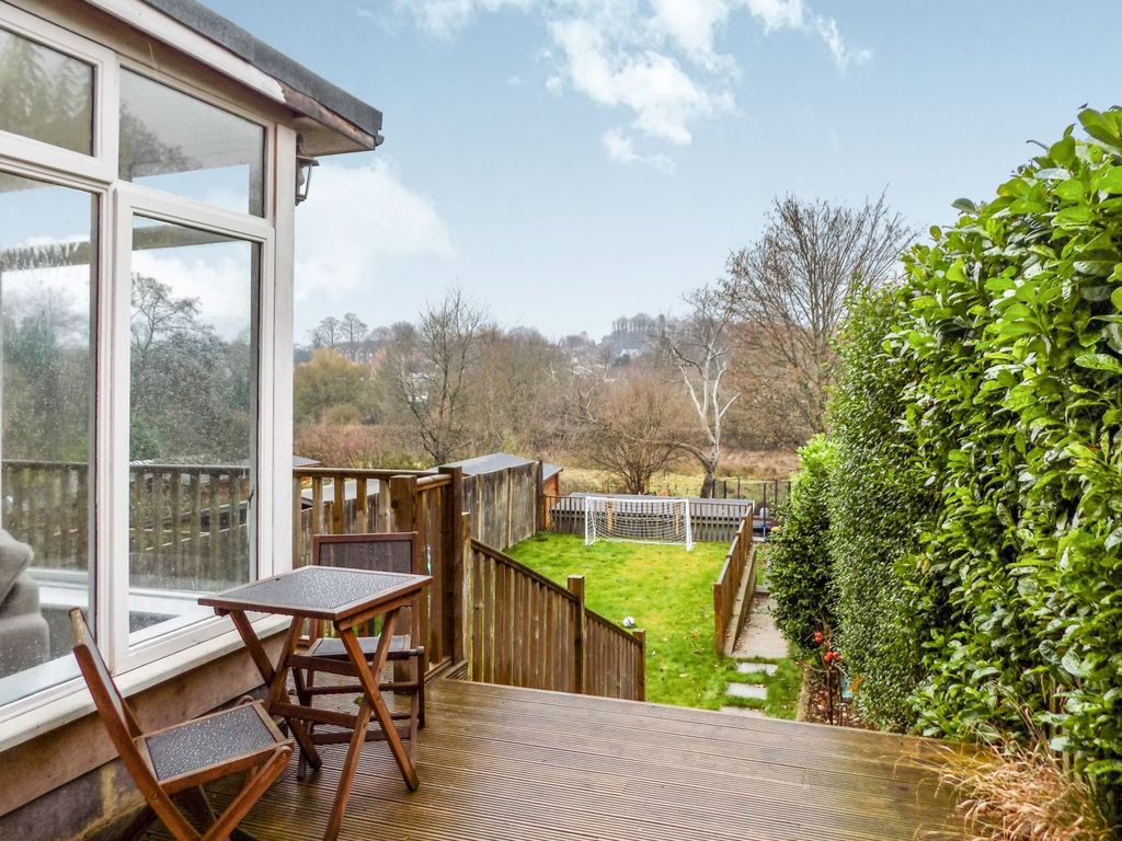 4 bed semidetached house for sale in Keld Avenue, Uckfield TN22, £