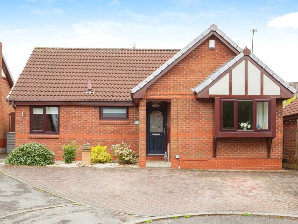 3 bed detached bungalow for sale in Kendal Rise, Walton, Wakefield WF2