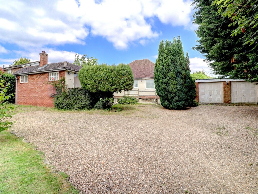 3 bed bungalow for sale in Sawpit Hill, Hazlemere, High HP15, £