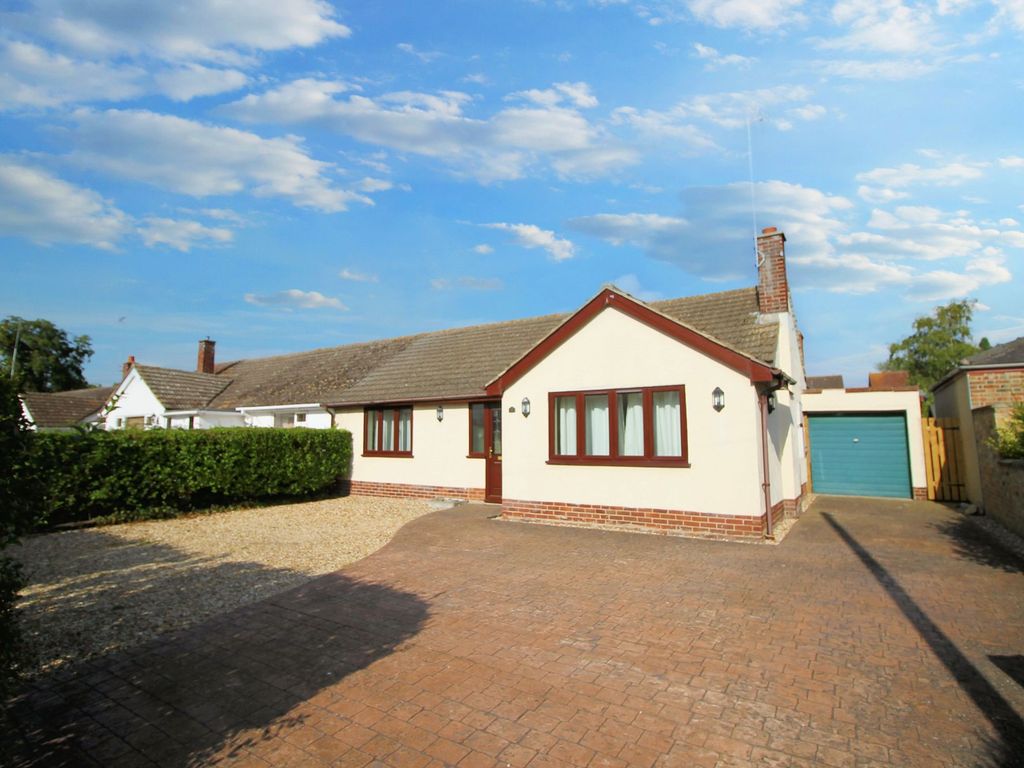 3 bed semidetached bungalow for sale in Green End Road, Sawtry